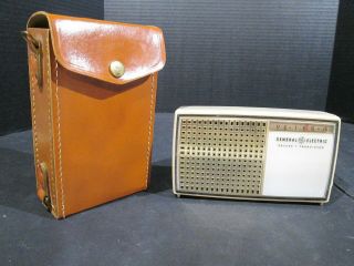 Vintage General Electric P - 9001 Portable Trasistor Am Radio - W/ Case