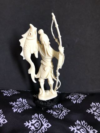 Vtg Italy Chinese Fisherman Statue Ivory Colored Resin Figurine Carrying Fish 3