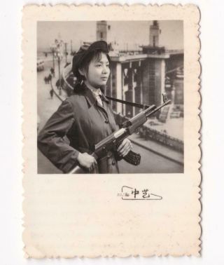 Cute Chinese Militia Girl Ak - 47 Studio Photo China Shanghai Cultural Revolution