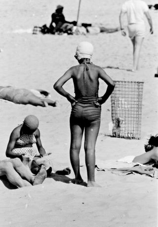 Vtg 1950s 35mm Negative Beach Scene African American Girl On Sand Swim Cap 11 - 44