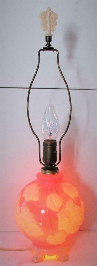 Aladdin Coral Alacite Glass Mid Century Boudoir Table Lamp W/ Lighted Body G - 258