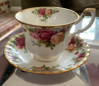 Royal Albert Vintage " Old Country Roses " Bone China Tea Cup & Saucer England