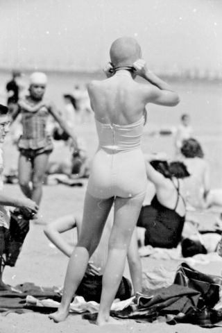 Vtg 1950s 35mm Negative Beach Scene Woman Swimsuit Swim Cap Back Shot 945 - 3