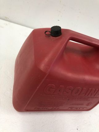 Vintage GOTT GAS CAN 2 1/2 Gallon red plastic vented screw cap old style 2