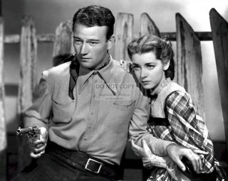 John Wayne And Marsha Hunt In " Born To The West " Hell Town - 8x10 Photo (ww030)