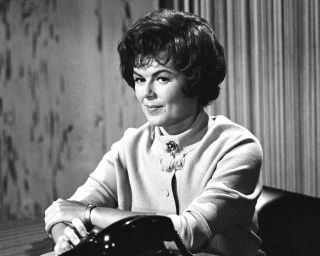 Barbara Hale In The Cbs Tv Program " Perry Mason " - 8x10 Publicity Photo (fb - 198)