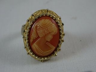 Vintage Sarah Coventry Cameo Ring Gold Tone Coral Woman 