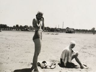 1940’s Two Girls In Bathing Suits On The Beach Vintage Photo