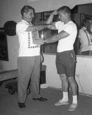Vintage Negative: Bodybuilder Posing Routine Training Flex 60 