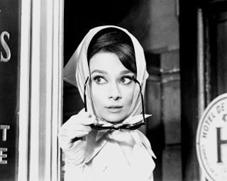 Audrey Hepburn In The Film " Charade " - 8x10 Publicity Photo (ep - 671)