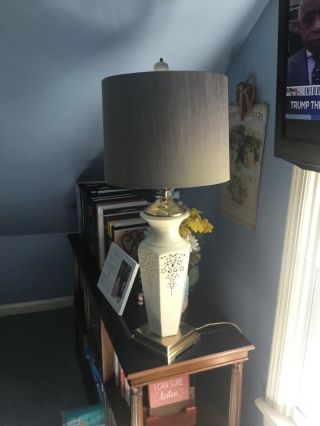 Lenox Renaissance Lace Lamp Pre - Owned