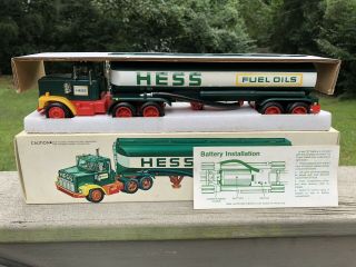 1977 Hess Toy Tanker Truck With Inserts & Battery Card