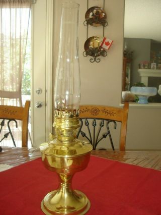 Aladdin Model 23 Brass Kerosene/oil Table Lamp With Chimney