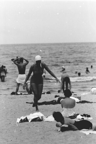 Vtg 1950s 35mm Negative Beach Scene African American Woman Swim Cap 11 - 17