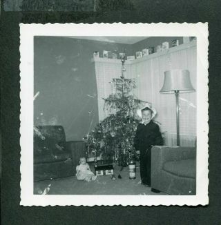 Vintage Photo Christmas Tree In Tinsel W/ Baby Doll House & Tinker Toys 409068