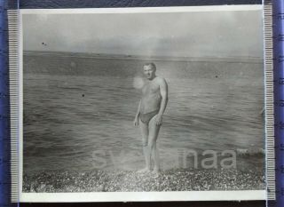 1960s Beach Sea Young man swimming trunks speedo muscle bulge Gay vintage photo 2