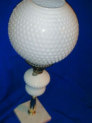 Vintage Hobnail Gwtw Table Lamp W/large Globe Milk Glass Shade And Marble Base