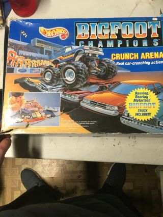Vintage 1990 Hot Wheels Big Foot Champions Crunch Arena Box Torn/ Items