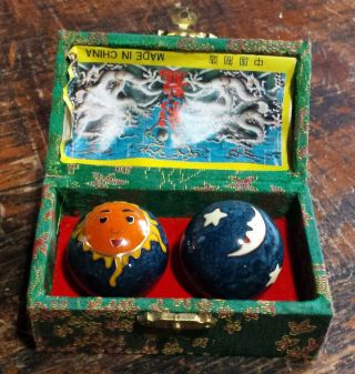 Sun Moon Metal Chinese Therapy Balls With Sounding Plates And Wooden Trinket Box