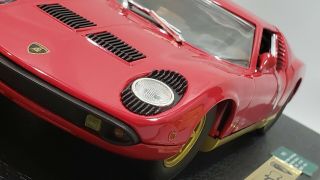 1:18 Lamborghini Miura Red Diecast Model Car Rare Collectible Discontinued