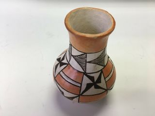 Vintage Acoma N.  M.  Native American Pottery Vase Signed " Acoma Sky City "
