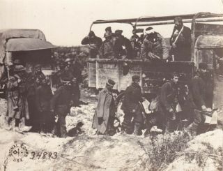 Wwi Signal Corps Photo Loading German Prisoners In Truck France 64