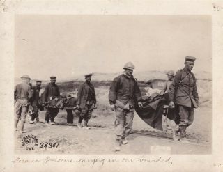 Wwi Signal Corps Photo German Prisoners Carry 33rd Division Wounded 77