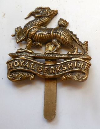 British World War I Royal Berkshire Regiment Cap Badge