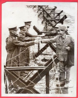 1937 Japanese And British Soldiers Shake Hands Shanghai China 7x9 News Photo