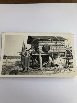 Vintage 1930’photo Inuit Eskimo Man Next To Raised Building