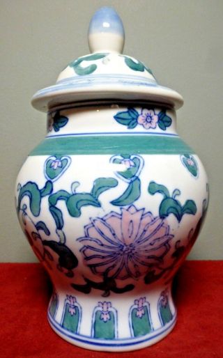 Vintage Hand Painted Chinese Porcelain Ginger Jar W.  Lid