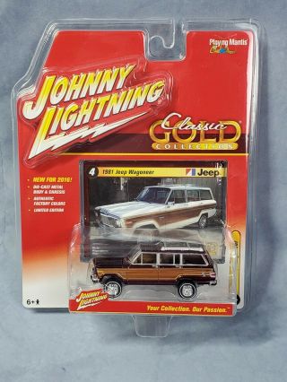 Johnny Lightning 2016 Classic Gold 1981 Jeep Wagoneer Burgundy Tailgate Opens