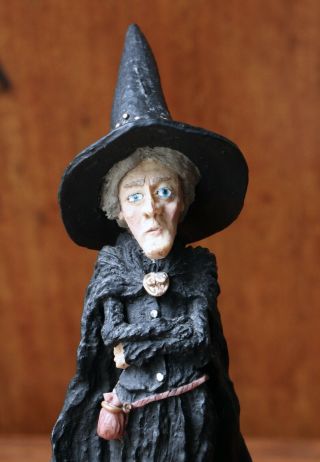 Clarecraft Terry Pratchett Discworld Figure Of Granny Weatherwax Dw06