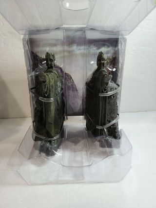 Lord of the Rings Fellowship of the Ring Collector ' s Gift Set Argonath Bookends 3