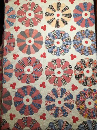 Vintage Feed Sack Quilt Dresden Plate Pattern Meticulously Hand - Quilted 78”x 70”