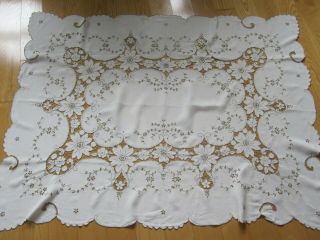 Pretty Vintage Madeira Embroidered Cutwork Ivory White Linen Tablecloth 46 X 6