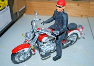 Yamaha Road Star Motorcycle And Rider 1/18 Scale