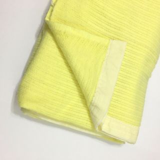 Vintage Acrylic Satin Trim Waffle Weave Blanket Twin/Full Yellow 72 X 90 5939 2