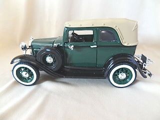 1932 Ford Green Convertible Sedan Diecast 1:32 Scale National Motor Museum