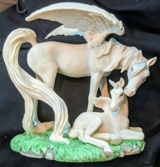 Amberwood Santiago Westland Adult Pegasus Protecting Young - Resin Figurine