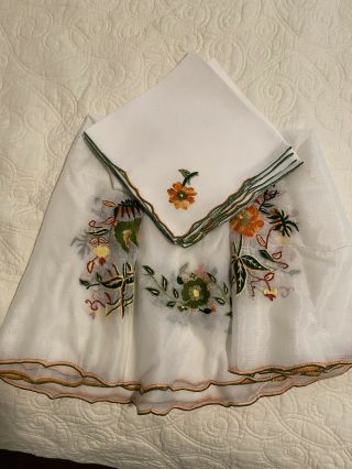 Gorgeous Vtg Linen Tablecloth 58 " Round White Hand Embroidered Tea & 6 Napkins