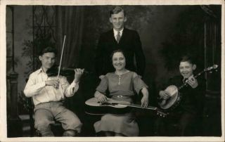 Music/performer Rppc Studio Photo Of Musical Family Of Four,  Banjo,  Guitar,  Violin