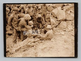 Ww2 Type - 1 Usmc Iwo Jima Photo / Medical Aid To Wounded Japanese Pow Prisoner