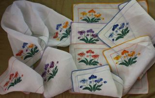 Vintage Set Floral Applique Embroidered Thin Cotton Runner And 8 Doilies