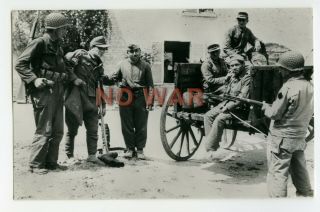 Wwii Photo Wounded German Soldier & Georgian Volunteers Pow Captured Us Troops