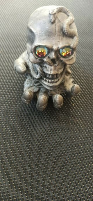 The Keeper Of The Skulls - Roger 3161 - Wapw U.  K.  Skull In Hand.  Statuette For