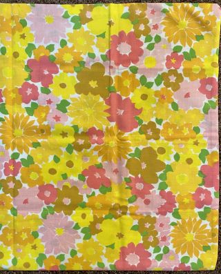Vintage 1970s - Retro Mod Flower Pillowcases By Dan River - Pink & Yellow - EVC 2
