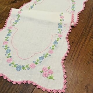 Vintage Table Runner Scarf Hand Embroidered Linen With Crochet Trim 16 " X 40 "