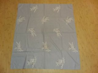 VINTAGE HAND PRINT TABLECLOTH W MATCHING NAPKINS GREY LILY OF THE VALLEY 44 X 39 3