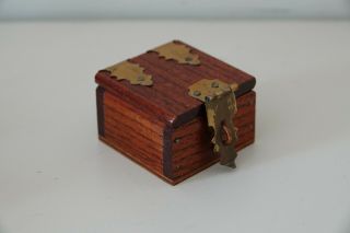 Locked Box Mystery - Supreme Magic - Ring Or Coin To Locked Box